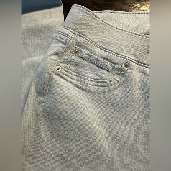 Amazon Essentials Women's Stretch Pull-On Jegging (328) - Picture 4 of 6